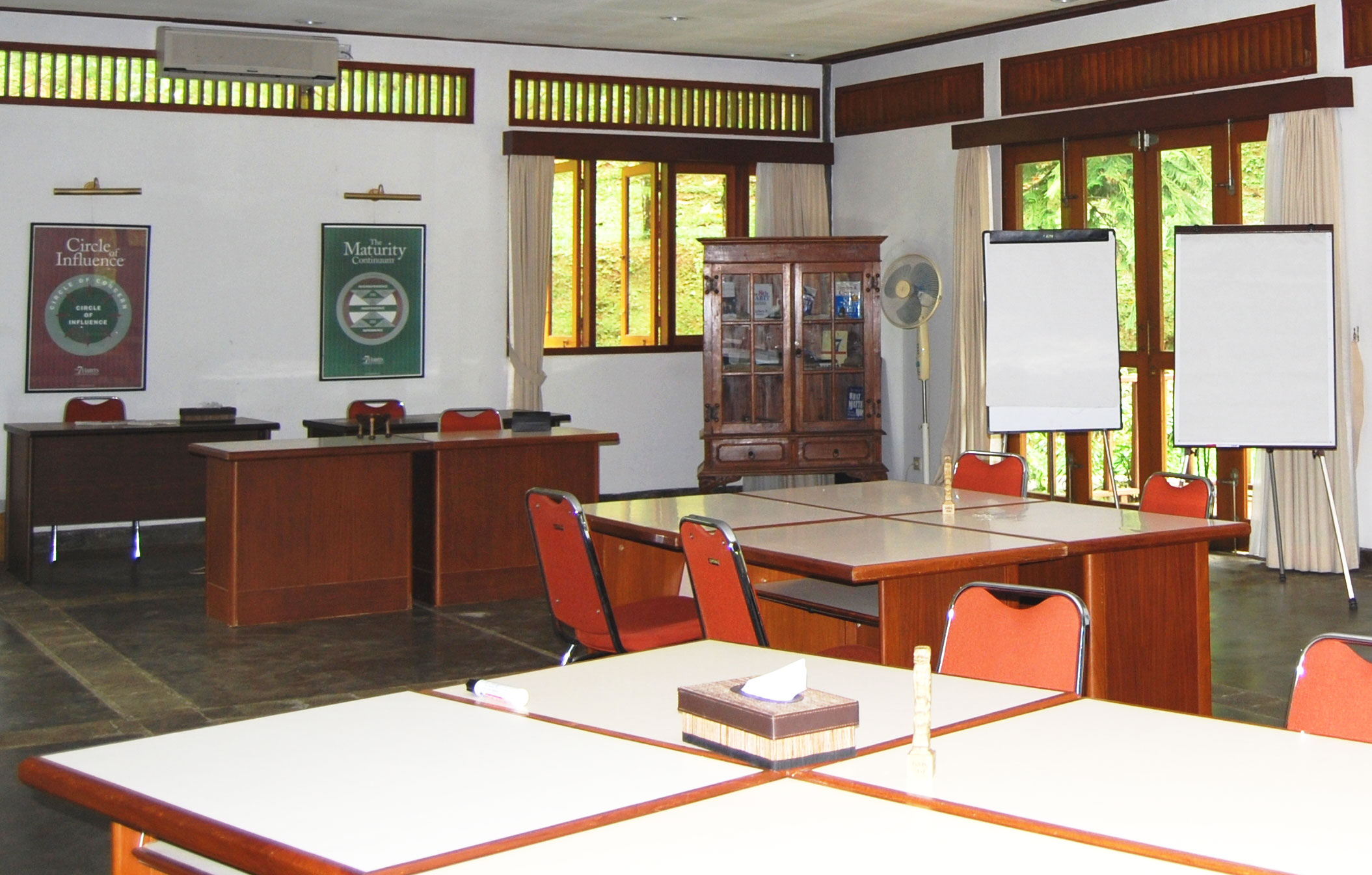 RUANG MEETING RUANG MEETING